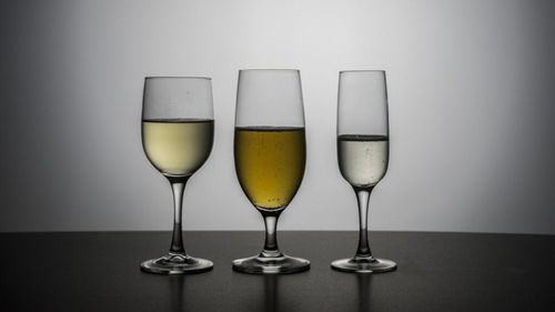 Vin, bere sau tărie: care tip de alcool are cel mai mic risc pentru sănătate? Studiu pe 340.000 de oameni