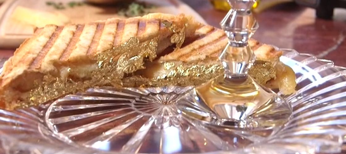 Ce conține cel mai scump sandviș din lume / Costă 214 dolari și are pâine cu Dom Pérignon, aur comestibil și o brânză italiană rară
