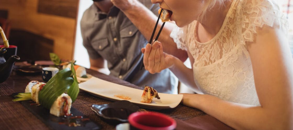 Când „fast-food” devine literalmente „rapid” / În unele localuri din Hong Kong mănânci contra cronometru, iar graba face parte din experiența culinară