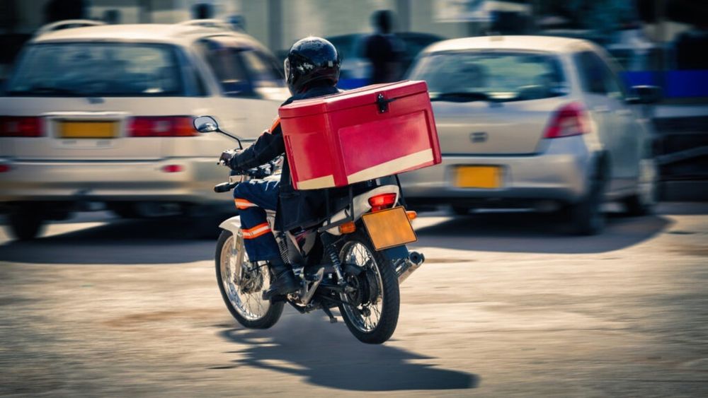 Trei societăţi de food-delivery din Bucureşti au cauzat un prejudiciu de peste 10 milioane lei bugetului de stat, anunță ANAF
