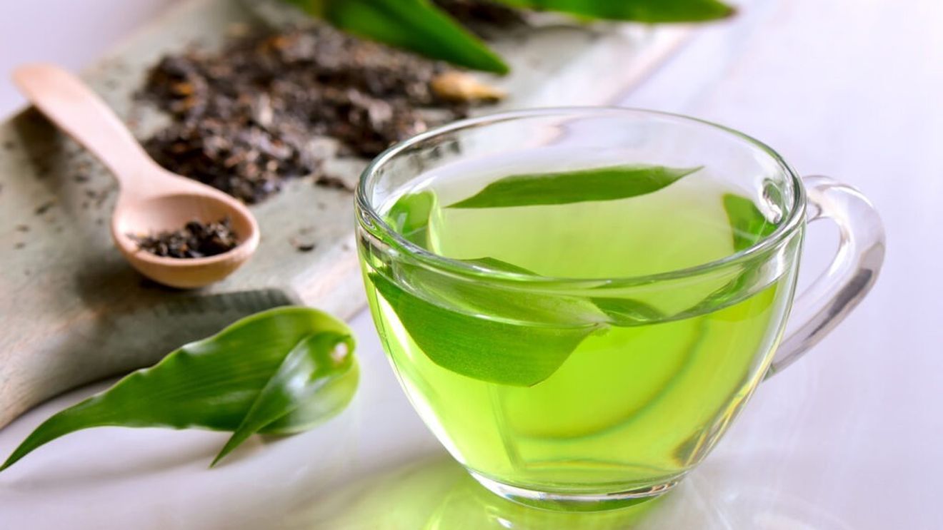 Ceaiul verde și vitamina B3 ar putea proteja creierul de Alzheimer / Combinația restabilește energia celulelor nervoase îmbătrânite și reduce stresul oxidativ, arată un studiu