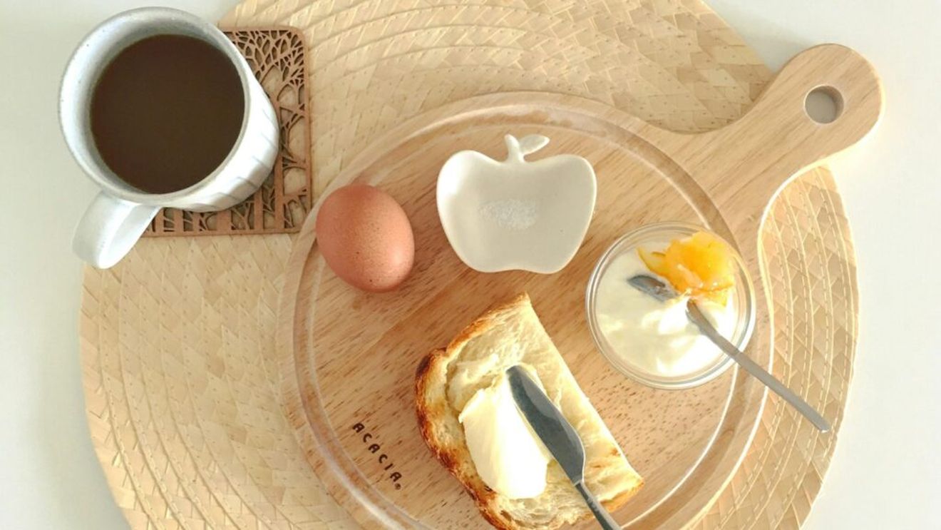 Vrei să scapi de grăsimea de pe burtă? O nutriționistă recomandă să mănânci seara iaurt grecesc, alune, brânză de vaci și alte câteva alimente ce te pot ajuta să-ți subțiezi talia / Atenție! Săritul peste cină nu este cea mai bună metodă de a reduce grăsimea abdominală