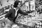 Cum arătau cumpărăturile în anii ’60 / Fotografiile de arhivă dintr-o publicație americană dezvăluie cât costau alimentele și cum s-au schimbat obiceiurile de consum
