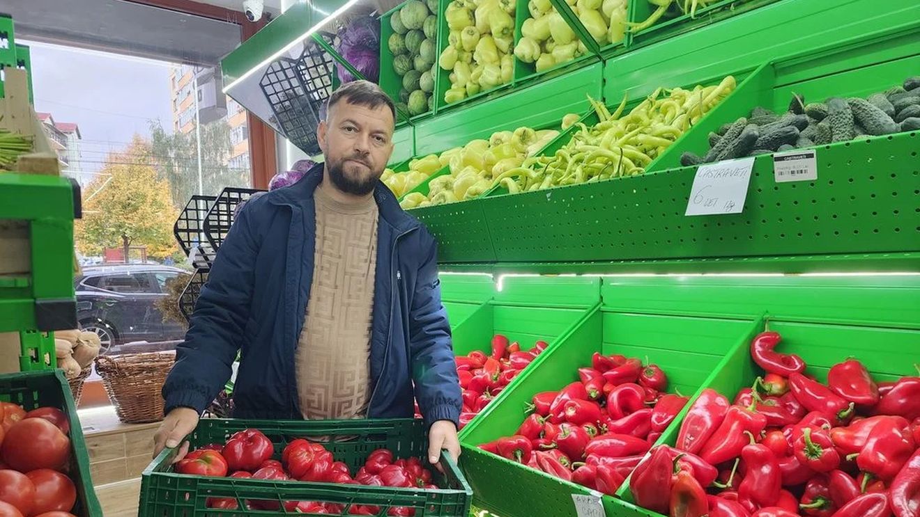 FOTO | „Asta ne trebuia, nu săli de jocuri de noroc” / Un aprozar deschis la Sibiu vinde legume românești cu prețuri sub 10 lei/kg / Magazinul este, de fapt, o cooperativă agricolă formată din 75 de familii de producători