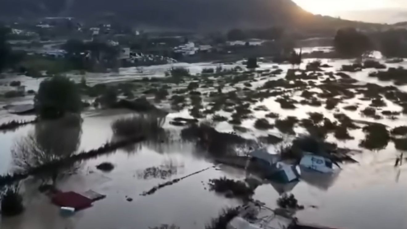 Inundații devastatoare în Spania: Agricultorii se confruntă cu pierderi catastrofale din cauza fenomenelor meteo extreme / Impactul nu se limitează la culturi: Infrastructura agricolă, inclusiv zidurile, digurile, sistemele de irigație, grajdurile și serele au fost spulberate sau distruse