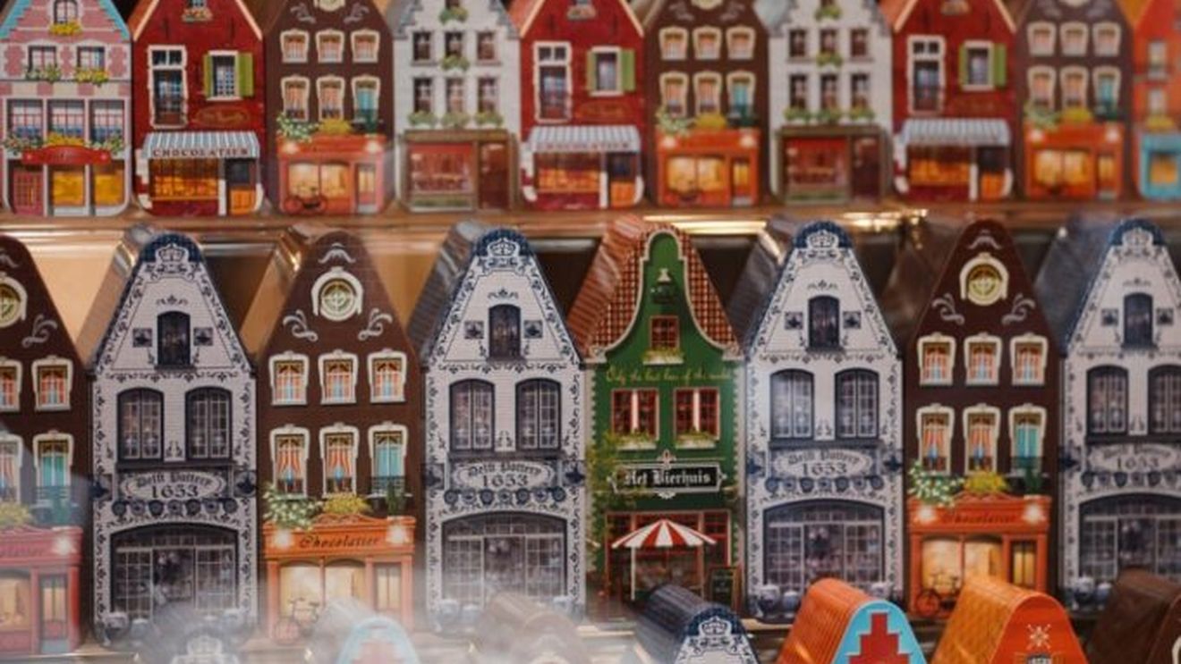 O cutie de ciocolată belgiană este un suvenir mai decent și mai util decât o piatră de pavaj, susțin autoritățile din Bruges (Belgia)/ 50-70 de pietre de pavaj dispar în fiecare lună spre disperarea celor care trebuie să le înlocuiască