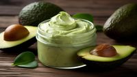 Avocado, printre cele mai recomandate alimente pentru bebelușii care încep diversificarea. Ce beneficii aduce dezvoltării copilului
