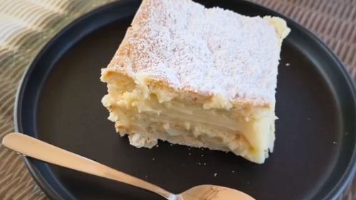 VIDEO | Rețetele Juanitei | Cremșnit, prăjitura copilăriei, poate fi preparată acum mai ușor ca niciodată. Chiar și un începător într-ale gătitului o poate face