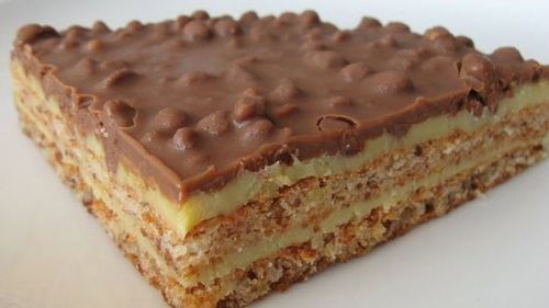 Ceva dulce | Prăjitura Almondy de la Ikea nu e greu de preparat nici acasă/ Crustă de ciocolată și crocant de migdale pentru o prăjitură care se topește în gură