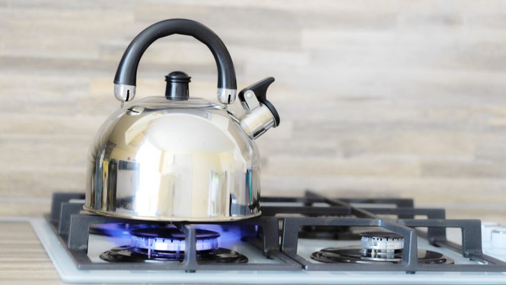 Gătitul pe aragaz afectează calitatea aerului din casă / Experții care susțin această teorie spun că, deși sunt superioare celor electrice, mașinile de gătit pe gaz prezintă unele riscuri pentru sănătate
