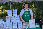 INTERVIU | A pornit cu trei hectare de aronia și produce astăzi până la 20 de tone pe an. Alexandru Andrieși, antreprenor din Suceava: „Dacă nu știi să vinzi, ai o problemă”
