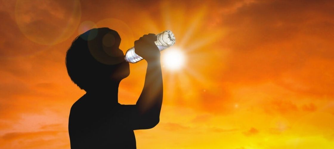 Franța interzice consumul de alcool în spațiile publice din zonele aflate sub alertă roșie de caniculă, în timpul Fête de la Musique
