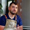 Marinel Györfi, meșter olar: ”În loc să-ți faci gardul mare, îți faci masa mare. Asta-i țara pe care o vreau eu!”