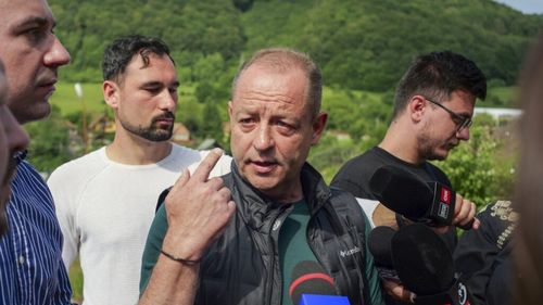 Ministrul Economiei a declanşat procedura pentru demiterea conducerii Salrom / Miruţă: „12.562,87 euro. Atât a costat o paranghelie organizată de Salrom. Nu din banii lor, ci din ai dumneavoastră. În 30 iunie, când căutam soluţii disperate pentru Praid”