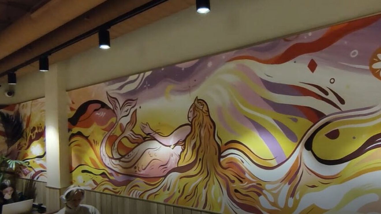 Sirena cu două cozi, logo-ul Starbucks, are mai mult de 50 de ani și a suferit modificări de design, fără a fi nicidată înlocuită pe paharele acestui celebru lanț de cafenele/ Care e legătura între Starbucks și romanul Moby Dick