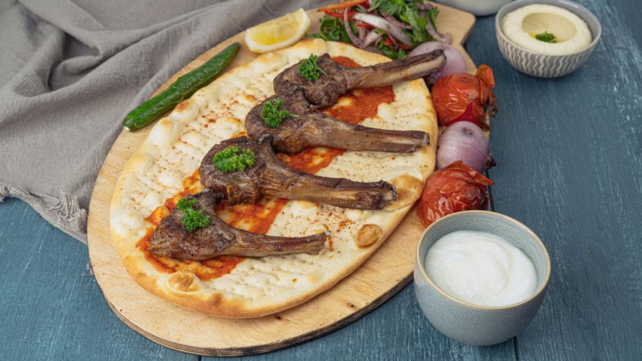 OPINIE: Prețul mielului în cheie populistă / Ce oportunitate socială oferă Paștele