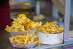 Ziua internațională a cartofilor prăjiți. Chiar dacă se numesc „french fries” sunt, de fapt, belgieni. Iată secretul pentru ca să-ți iasă la fel de crocanți ca la restaurant