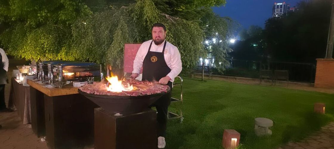 VIDEO | Chef fără secrete | „Ca să ajungem să fim bucătari moderniști, trebuie să avem cartea într-o mână și cuțitul în cealaltă” / Chef Cristian Paterău, despre disciplină, educație și presiunea din bucătăriile moderne