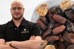 Obiceiuri alimentare sănătoase care pot afecta dinții / Dr. Fadi Cherry, medic stomatolog, explică de ce e bine să eviți gustările, fructele uscate și smoothie-urile