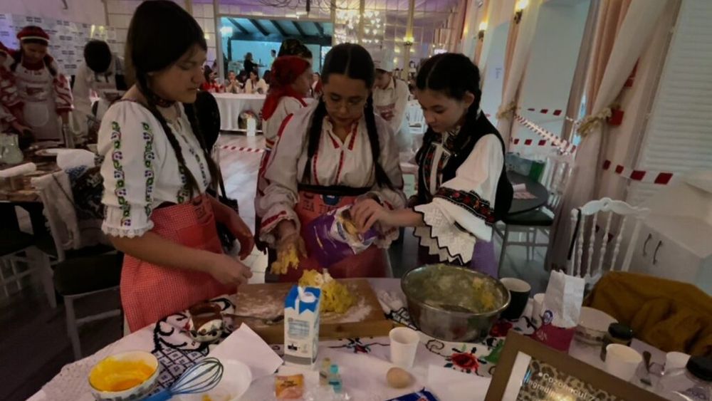VIDEO | Micii bucătari, în marea competiție a cozonacilor / Concursul culinar pentru copii organizat în Maramureș a pus la încercare abilitățile micuților de a prepara vestiții cozonaci după rețeta bunicii