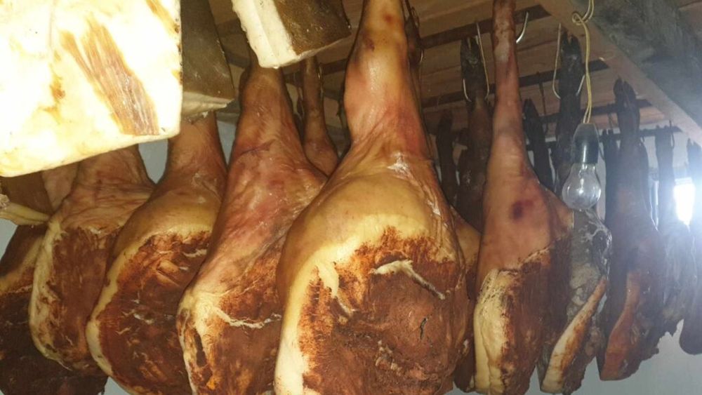 Cât de mare este deficitul comercial al României la capitolul produse de carne / Acesta depășește deja 1,7 miliarde de euro/ Vulnerabilitate: România a ajuns total dependentă de importul cărnii de porc