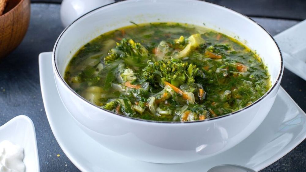 Supa „fără rețetă”, despre care o antrenoare de fitness spune că nu îi lipește din meniu/ Se prepară ușor, rapid și din cam orice ai prin frigider și te ajută să nu depinzi de mâncăruri procesate