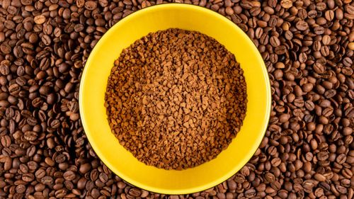 UE schimbă regulile / Companiile care vând cafeau, cacao, soia, carne de vită sau ulei de palmier vor fi obligate să demonstreze că acestea nu provin din terenuri defrișate recent / Cafeaua solubilă a fost adăugată pe listă