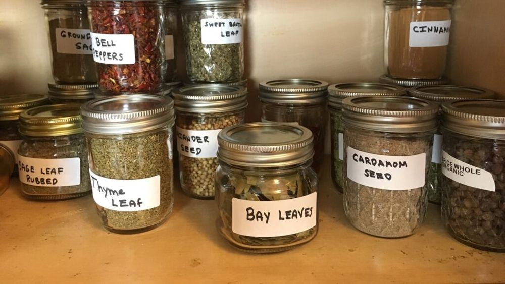 Cum să creezi amestecuri de condimente ca un profesionist / Reguli de bază, pași practici și inspirație pentru bucătăria ta / Bonus, două rețete de amestecuri de condimente din bucătăria internațională