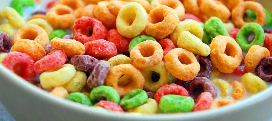 Unul dintre cei mai mari producători de cereale renunță la coloranții artificiali. Ce înseamnă, de fapt, schimbarea pentru consumatori