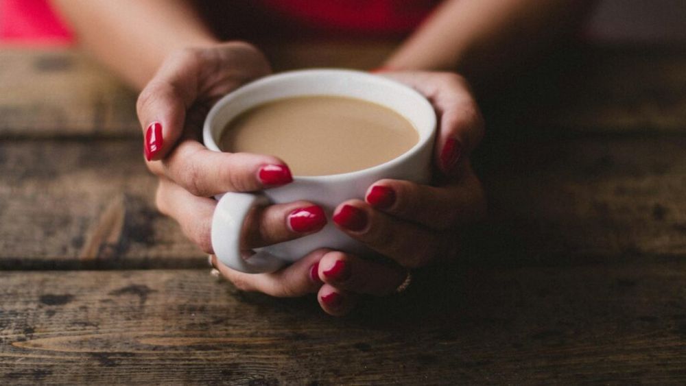 7 modalități prin care poți face cafeaua pe care o bei mai sănătoasă / Trebuie să alegi cu grijă ce pui în ea