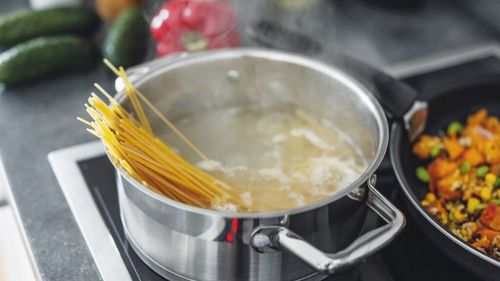 ABC în bucătărie / Cum să fierbi pastele fără să se lipească / Greșeala pe care trebuie să o eviți pentru a obține pastele ideale