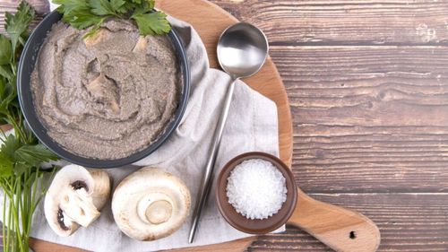 Paté de ciuperci în mai multe combinații aromatice, exclusiv vegetale sau cu brânzeturi. Ideal la micul dejun dar și în sandvișuri sau wrap de luat la pachet