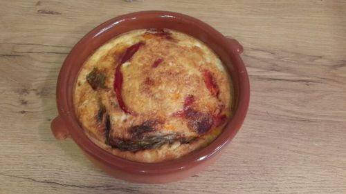 Frittata cu ceapă și ardei copți la airfryer - un mic dejun care se poate pregăti rapid, adaptând rețeta inclusiv pentru o singură persoană