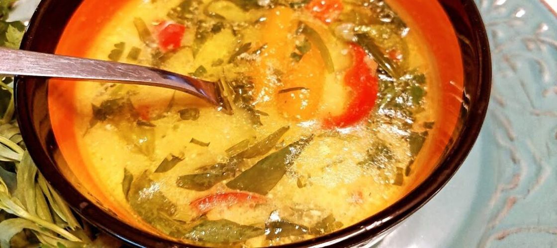 Ciorbă de miel ca la stână, secretul unei rețete simple pe care doar ciobanii îl știu / Se prepară cu doar câteva ingrediente, în cantitate mare, la foc domol