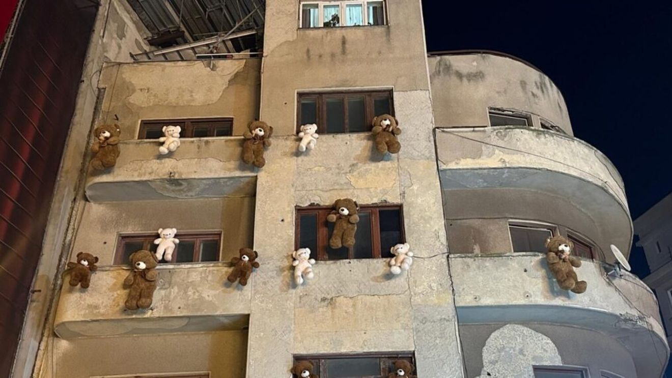 VIDEO FOTO | Fără zăpadă și cu prețuri exagerate/ Cum e atmosfera și cât costă bunătățile din Târgurile de Crăciun care și-au deschis porțile în acest weekend în București și în restul țării/ La Constanța, internauții povestesc despre „Crăciunul horror”