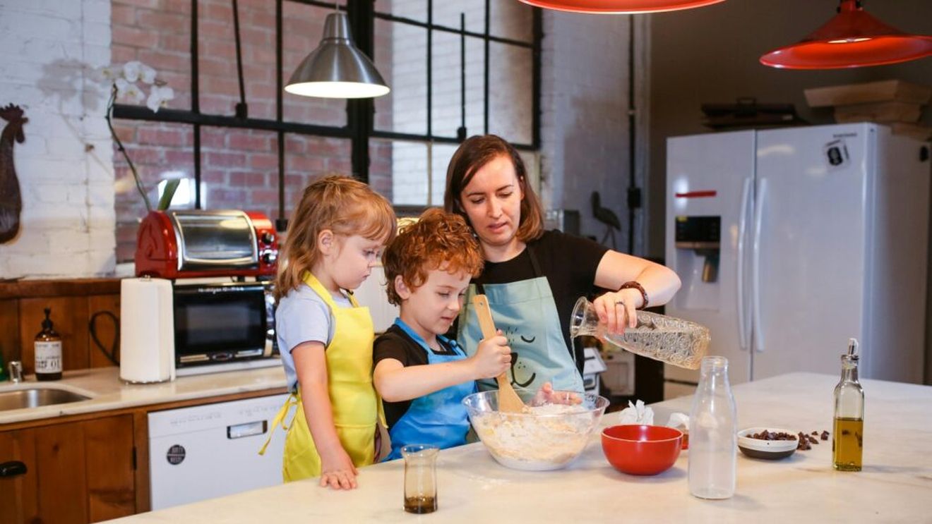 Distracție culinară de vacanță/ Trei rețete simple, pe care copiii le pot prepara singuri, fără a fi nevoie să deschidă cuptorul