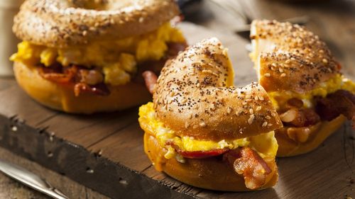 Combinația de mic dejun care e o „bombă calorică” / Nutriționist: „Consumul regulat al acestor alimente, fie împreună, fie separat, poate provoca creștere în greutate nedorită”