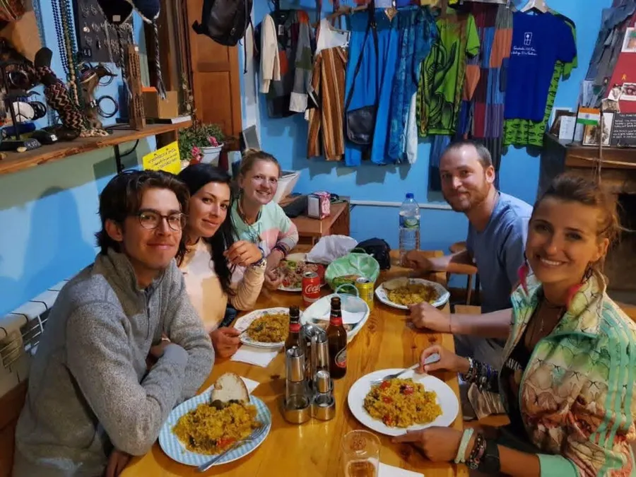 camino-de-santiago - camino-frances - pelerinaj - spania - santiago-de-compostela - gastronomie - mancare-de-calatorie - experienta-personala - jurnal-de-calatorie - tortilla-espanola - bocadillo - tapas - leon - roncesvalles - saint-jean-pied-de-port - albergue - pelerini - drumul-sfantului-iacob - galicia - navarra - bodegas-irache - fantana-de-vin - tinto-de-verano - paella - caracatita - fructe-de-mare - calatorii-culinare - g4food - experiente-gastronomice