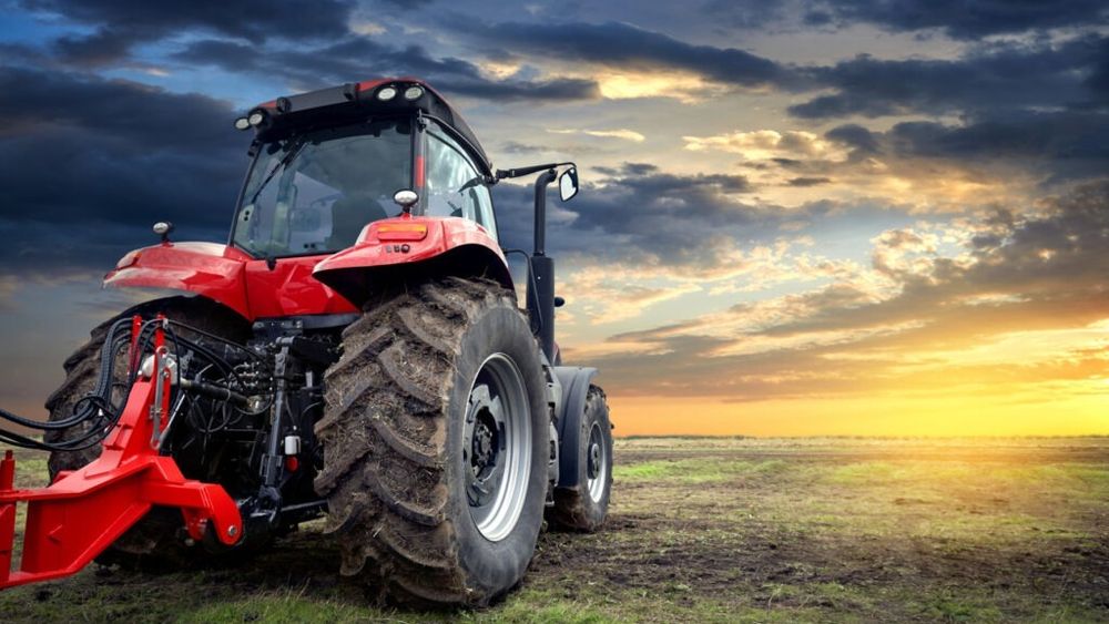 Un bărbat de 44 de ani a murit în jud. Alba, după ce s-a răsturnat cu un tractor