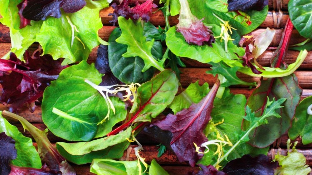 Ce se întâmplă cu corpul tău când mănânci în mod regulat mix de verdețuri/Acest aliment poate aduce un bust pentru sănătate