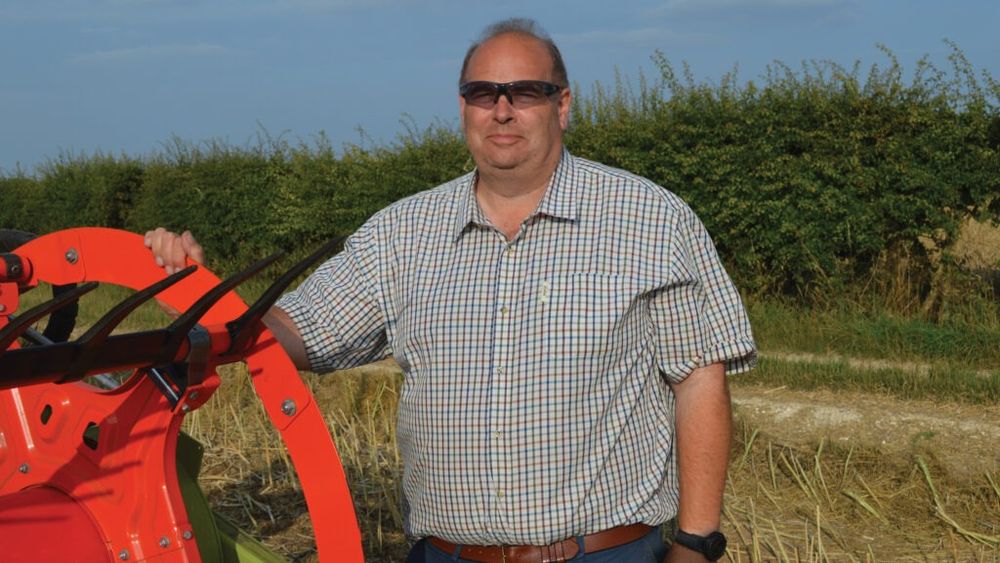 Record mondial la producția de rapiță / Fermierul britanic Tim Lamyman a dezvăluit secretele sale / A reușit să recolteze 7,52 tone semințe de rapiță/ha