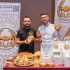 VIDEO | Un mălai românesc a strâns 700 de comenzi într-o singură zi. Producător: „Am ales să cultivăm porumb sticlos” / „Măcinăm fix pe comandă”