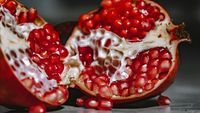 O tonă de rodii carbonizate, vechi de 2000 de ani, descoperită la Oplontis / Ce dezvăluie depozitul despre comerțul și alimentația romanilor
