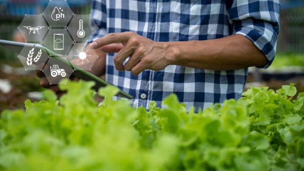 Centrele de date pentru AI consumă miliarde de litri de apă. Noile sisteme de răcire reduc consumul, dar cresc presiunea pe energie