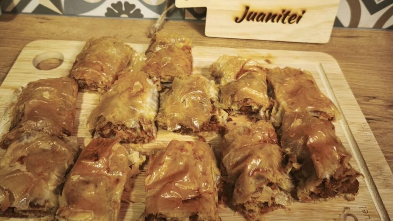 FOTO | Plăcintă cu dovleac, suficient de dulce ca să o preparăm și fără zahăr/ Un desert de weekend, apreciat de toată familia