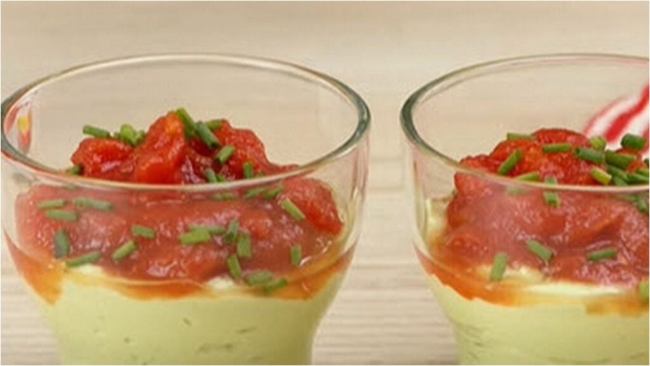 Rețetele Juanitei | Aperitiv, mousse de avocado cu roșii, o propunere de gustare sau cină lejeră și ușor de preparat