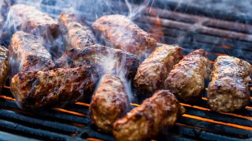 Minivacanța de 1 mai. Unde au voie românii să facă grătar și ce amenzi riscă dacă încalcă legea