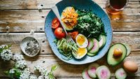 12 alimente antistres pe care să le mănânci seara / Ce recomandă nutriționiștii înainte de culcare
