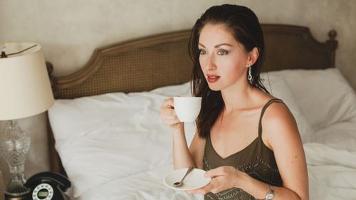 Cofeina îți poate transforma nopțile într-un carusel al viselor înfricoșătoare / Cum explică specialiștii legătura dintre cafeaua de după-amiază și coșmaruri