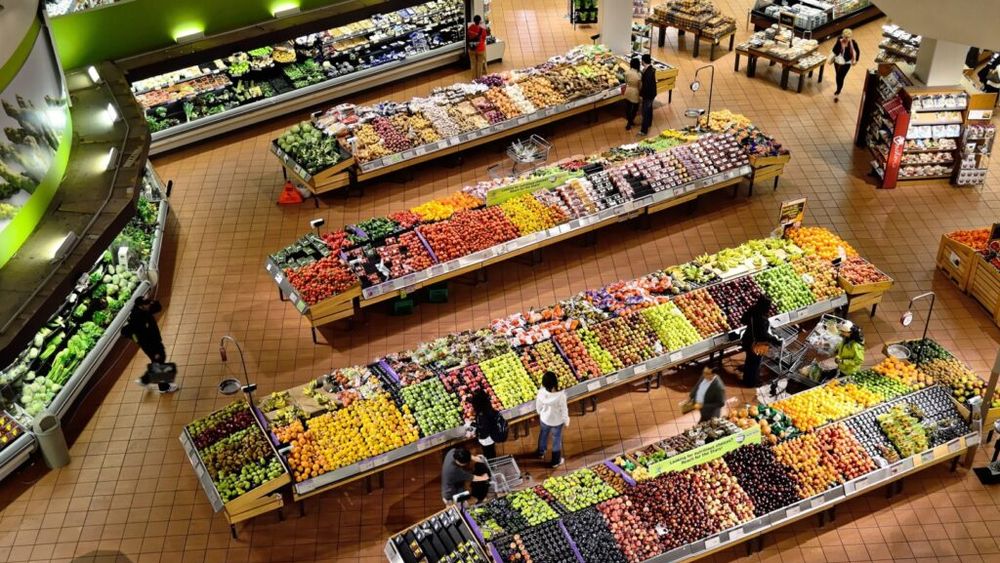 Deputat AUR: Trebuie să limităm numărul de metri comerciali alocați aceluiași brand și să mutăm hipermarketurile în afara marilor orașe